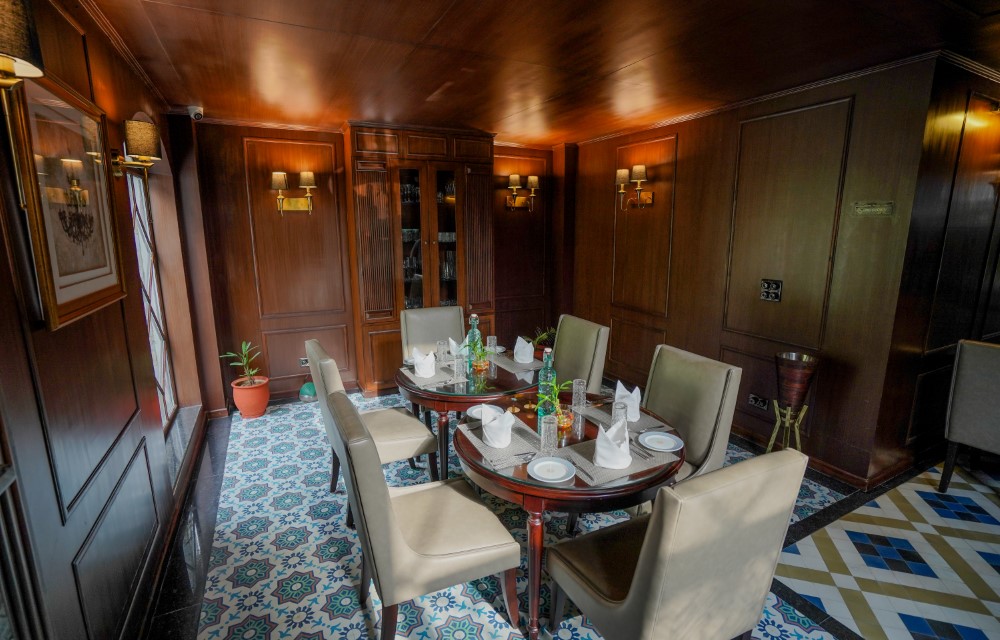 Transforming Hospitality Through Technology: How Smart Hotels Enhance Guest Experiences