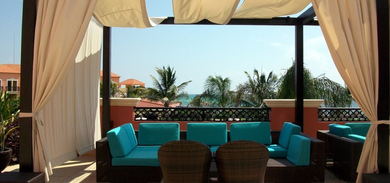 Luxurious Hotel & Resort