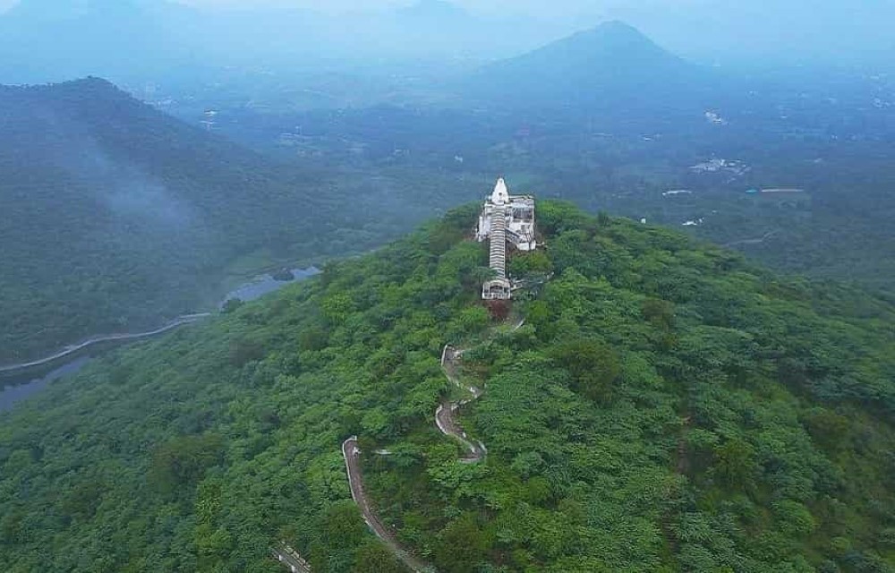 Hotel Red Regency at Neemach Mata Temple